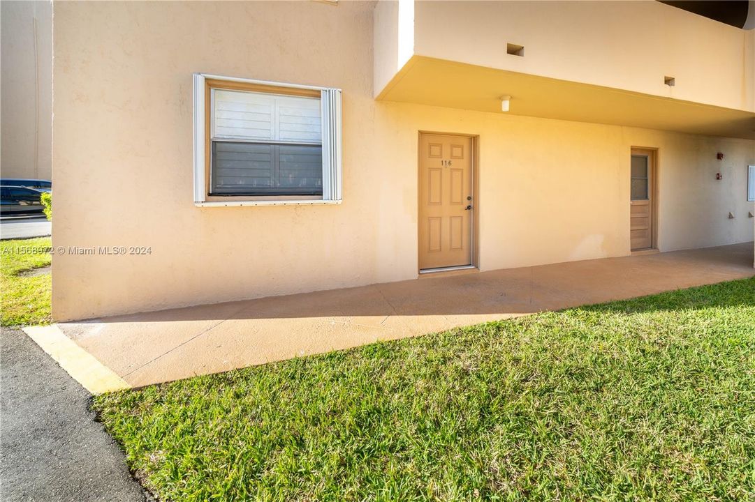 Active With Contract: $3,000 (2 beds, 2 baths, 1300 Square Feet)