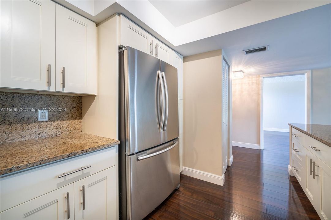 Active With Contract: $3,000 (2 beds, 2 baths, 1300 Square Feet)