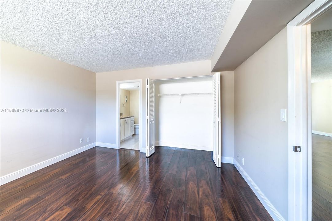 Active With Contract: $3,000 (2 beds, 2 baths, 1300 Square Feet)
