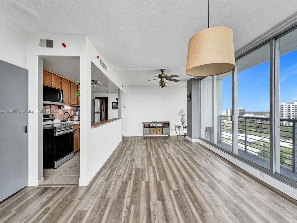 Recientemente alquilado: $2,200 (1 camas, 1 baños, 876 Pies cuadrados)