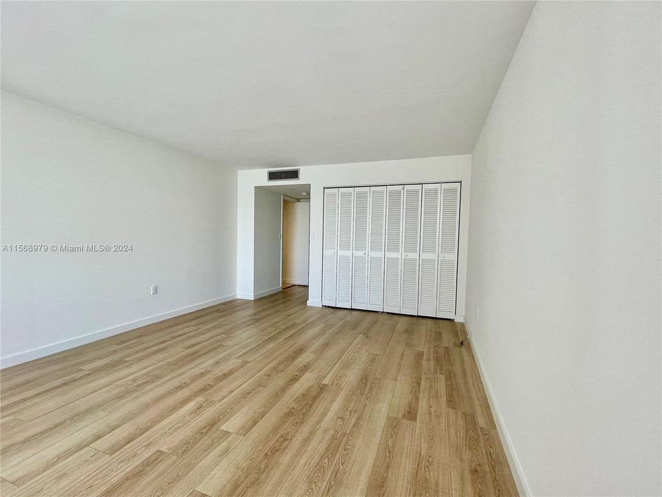 For Rent: $4,000 (1 beds, 1 baths, 1027 Square Feet)