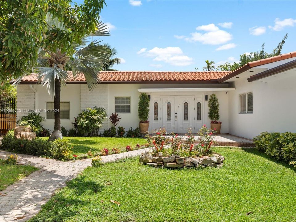 For Sale: $2,878,000 (5 beds, 4 baths, 2444 Square Feet)