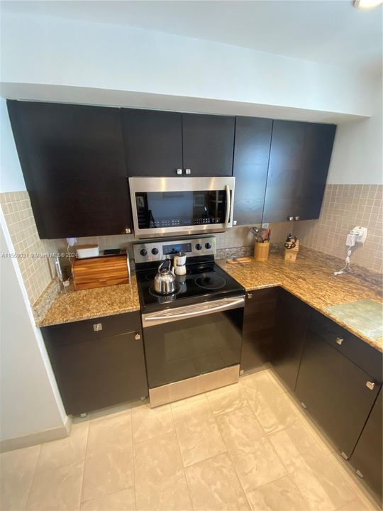 For Sale: $479,000 (1 beds, 1 baths, 1019 Square Feet)
