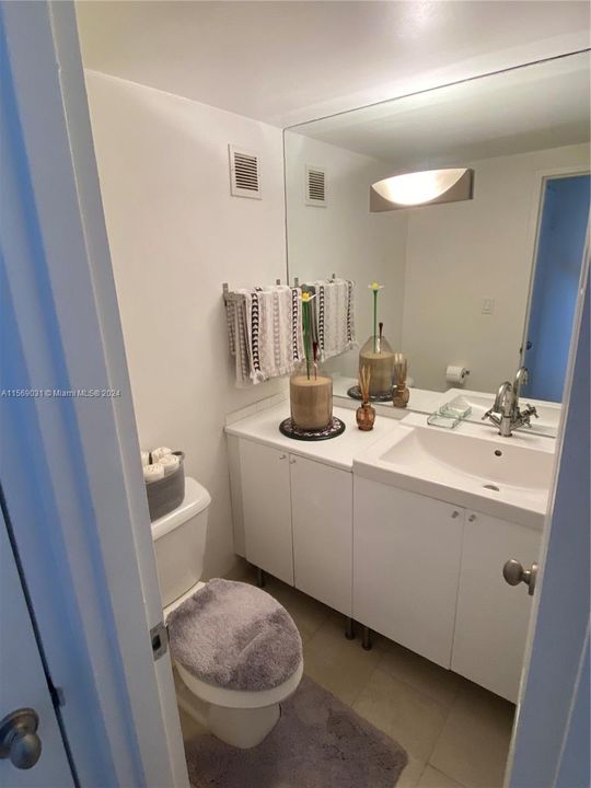 For Sale: $479,000 (1 beds, 1 baths, 1019 Square Feet)