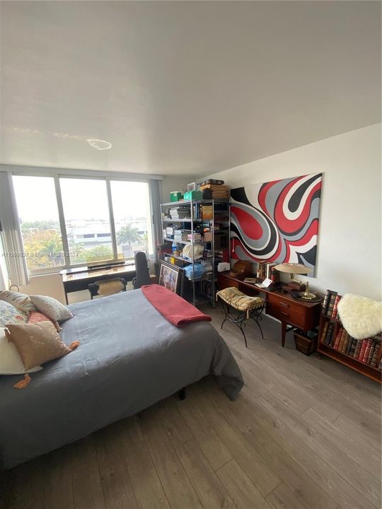 For Sale: $459,000 (1 beds, 1 baths, 1019 Square Feet)
