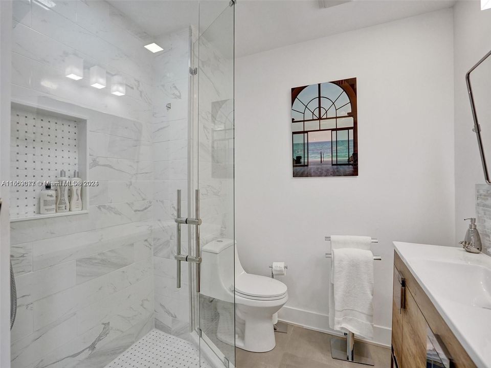 待售: $785,000 (2 贝兹, 2 浴室, 1561 平方英尺)