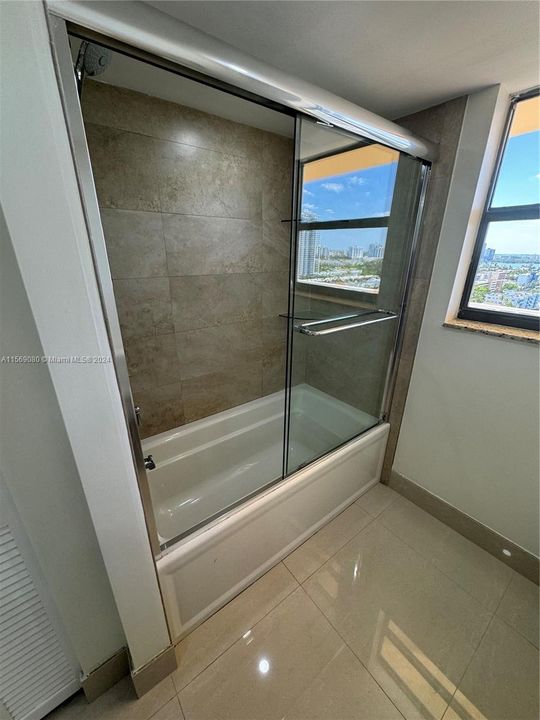 最近租的: $3,300 (2 贝兹, 2 浴室, 1396 平方英尺)