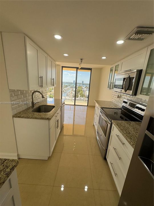 Active With Contract: $3,300 (2 beds, 2 baths, 1396 Square Feet)