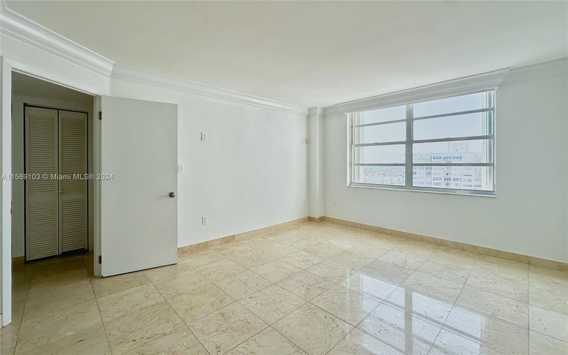 For Sale: $285,900 (2 beds, 2 baths, 1058 Square Feet)