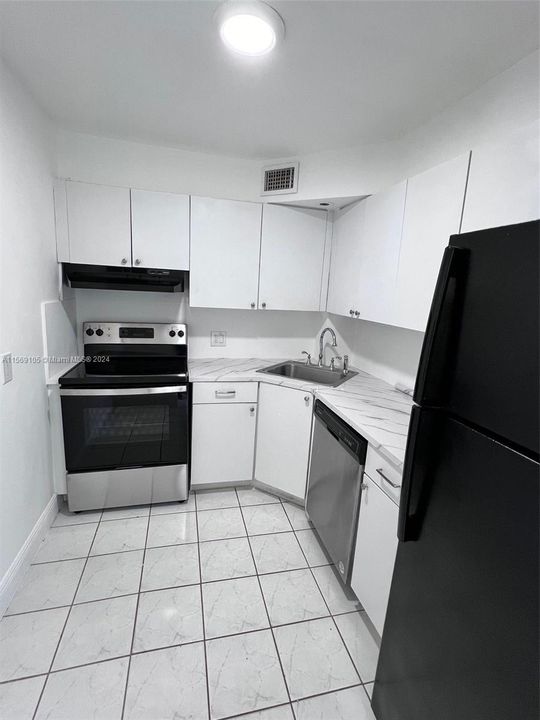 Recently Rented: $2,200 (2 beds, 2 baths, 976 Square Feet)