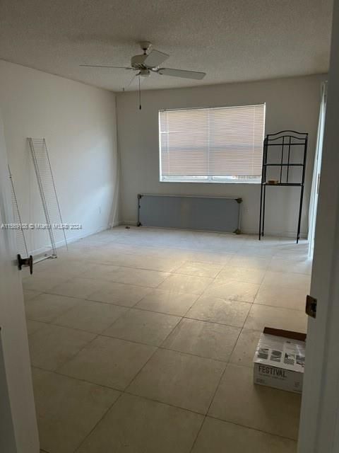 Recently Rented: $2,100 (2 beds, 2 baths, 930 Square Feet)