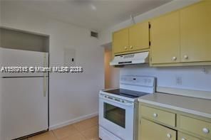 For Sale: $270,000 (1 beds, 1 baths, 715 Square Feet)