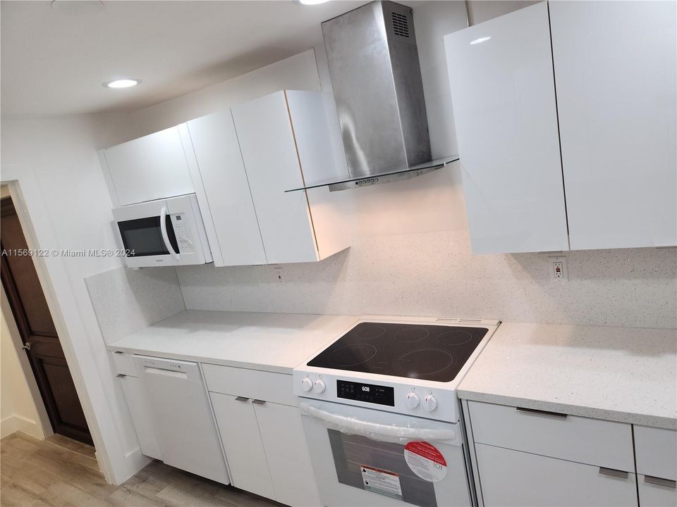 For Rent: $4,000 (3 beds, 2 baths, 1296 Square Feet)