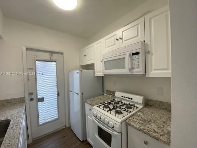 For Rent: $1,700 (0 beds, 1 baths, 406 Square Feet)