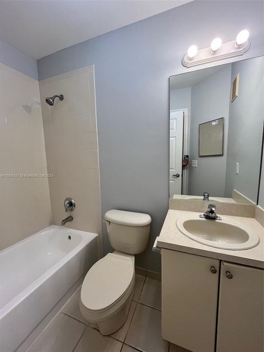 最近租的: $2,300 (3 贝兹, 2 浴室, 1452 平方英尺)