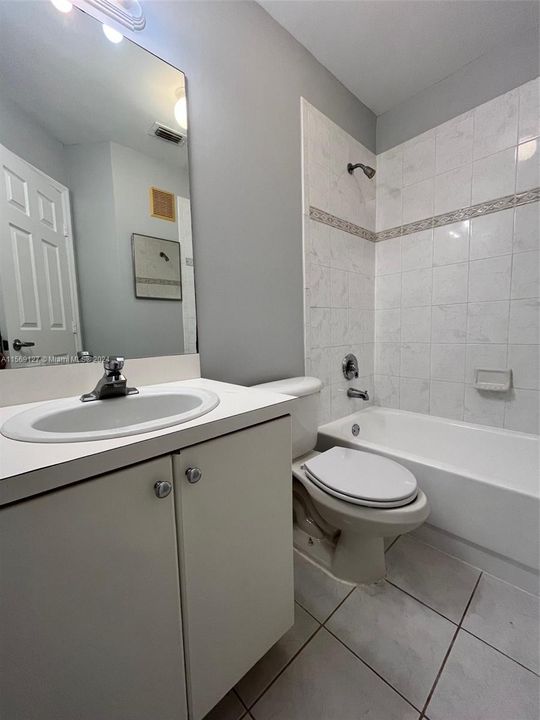 最近租的: $2,300 (3 贝兹, 2 浴室, 1452 平方英尺)