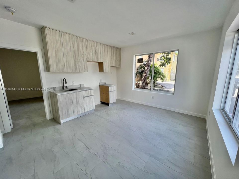 Recently Rented: $1,990 (1 beds, 1 baths, 6574 Square Feet)