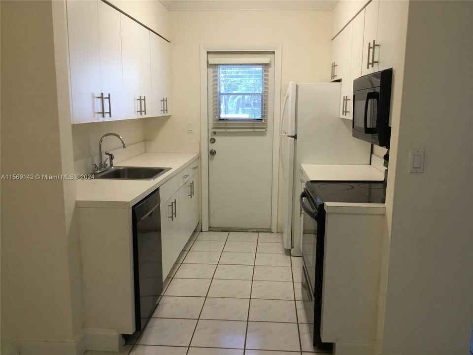 Recently Sold: $285,000 (1 beds, 1 baths, 695 Square Feet)