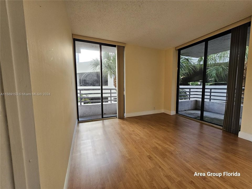 Active With Contract: $2,350 (2 beds, 1 baths, 1302 Square Feet)