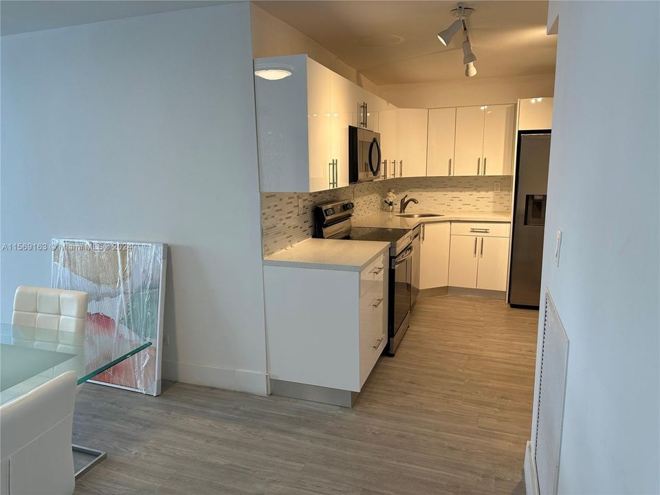Active With Contract: $4,100 (2 beds, 2 baths, 1206 Square Feet)