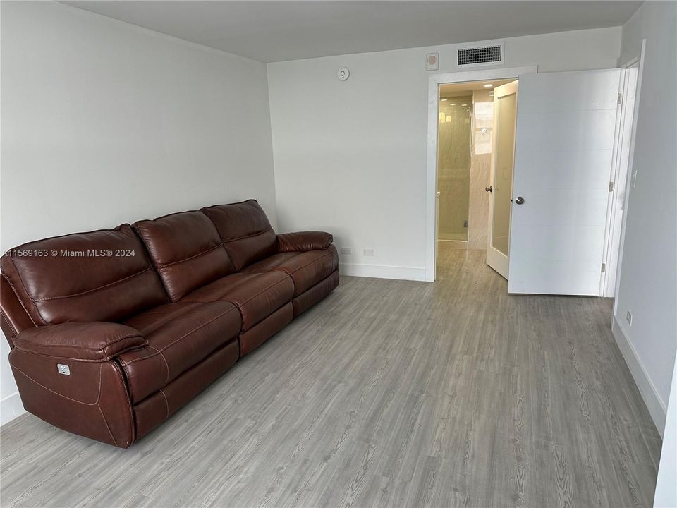 For Rent: $4,100 (2 beds, 2 baths, 1206 Square Feet)