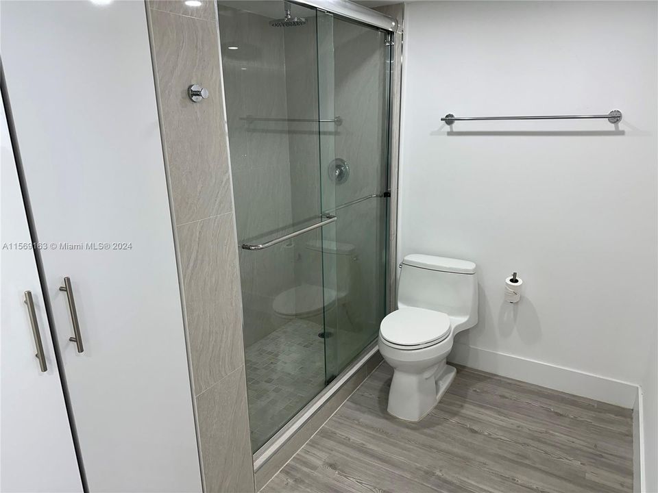 合同活跃: $4,100 (2 贝兹, 2 浴室, 1206 平方英尺)