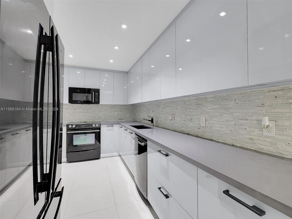 For Sale: $849,000 (2 beds, 2 baths, 1342 Square Feet)