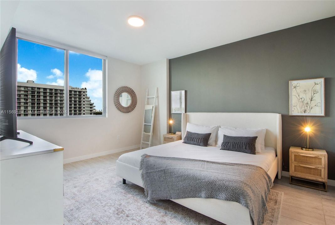 For Sale: $630,000 (1 beds, 1 baths, 808 Square Feet)