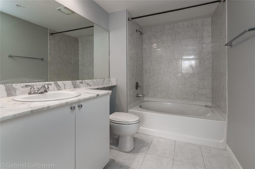 最近租的: $3,050 (2 贝兹, 2 浴室, 1086 平方英尺)