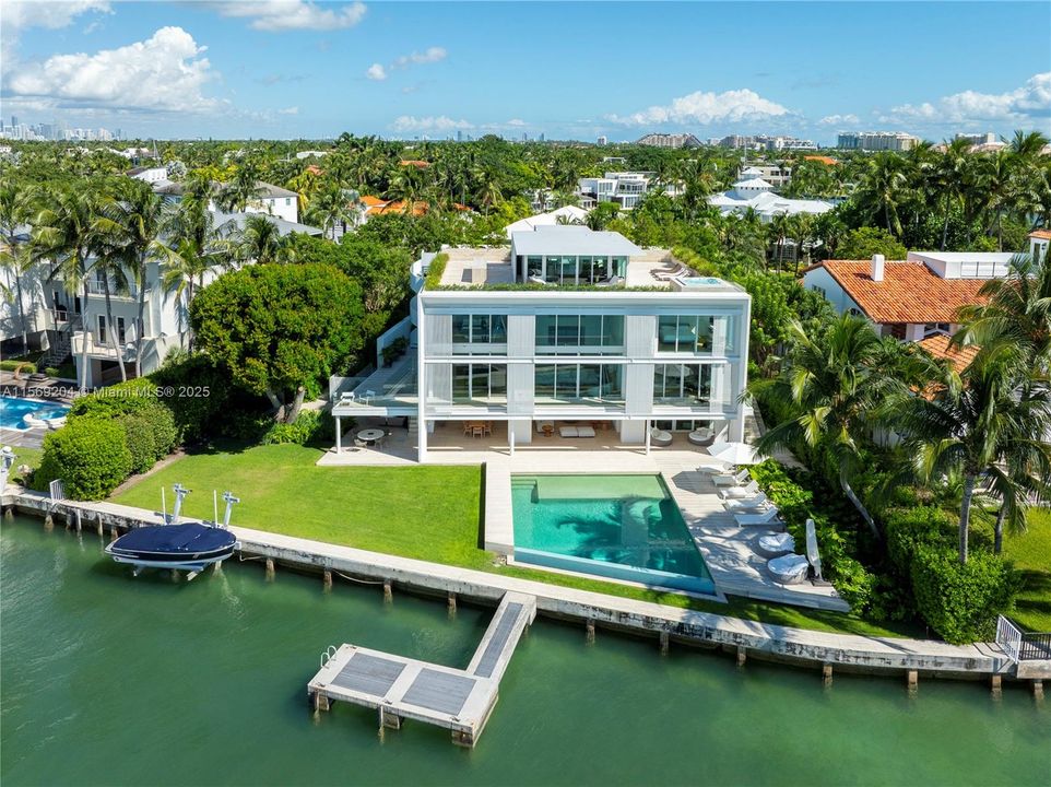 En Renta: $85,000 (6 camas, 6 baños, 8202 Pies cuadrados)