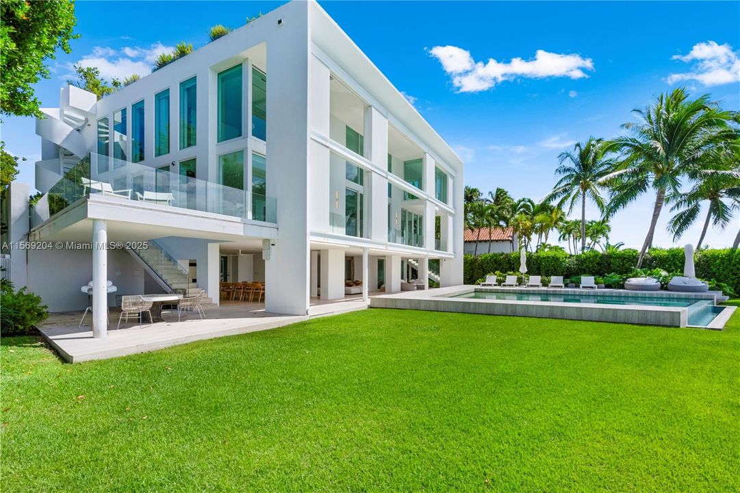 En Renta: $85,000 (6 camas, 6 baños, 8202 Pies cuadrados)