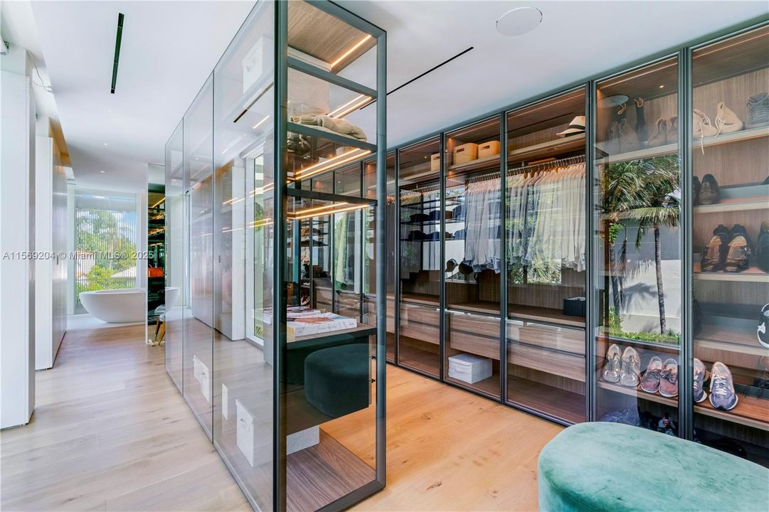 En Renta: $85,000 (6 camas, 6 baños, 8202 Pies cuadrados)