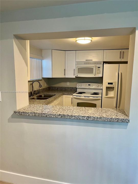 Active With Contract: $375,000 (2 beds, 1 baths, 810 Square Feet)