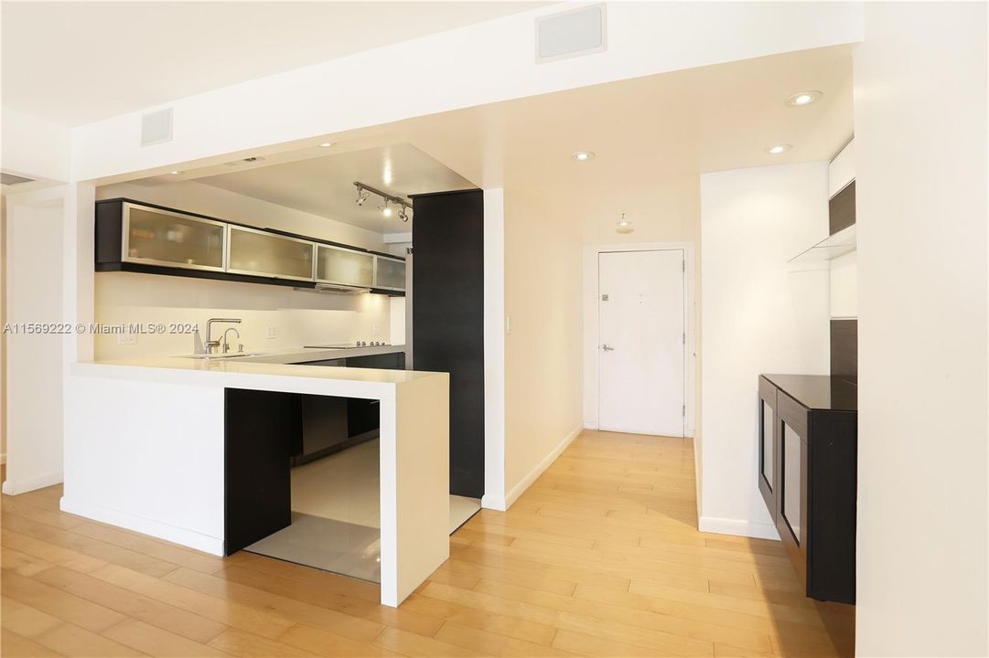 For Sale: $460,000 (2 beds, 2 baths, 1214 Square Feet)