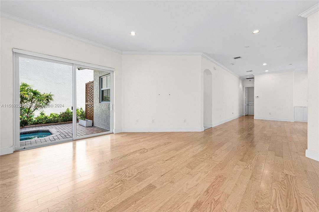 Recently Sold: $859,000 (2 beds, 2 baths, 1561 Square Feet)