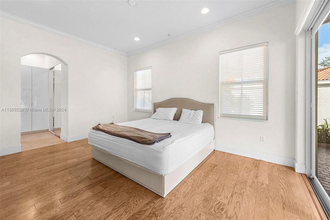 Recently Sold: $859,000 (2 beds, 2 baths, 1561 Square Feet)