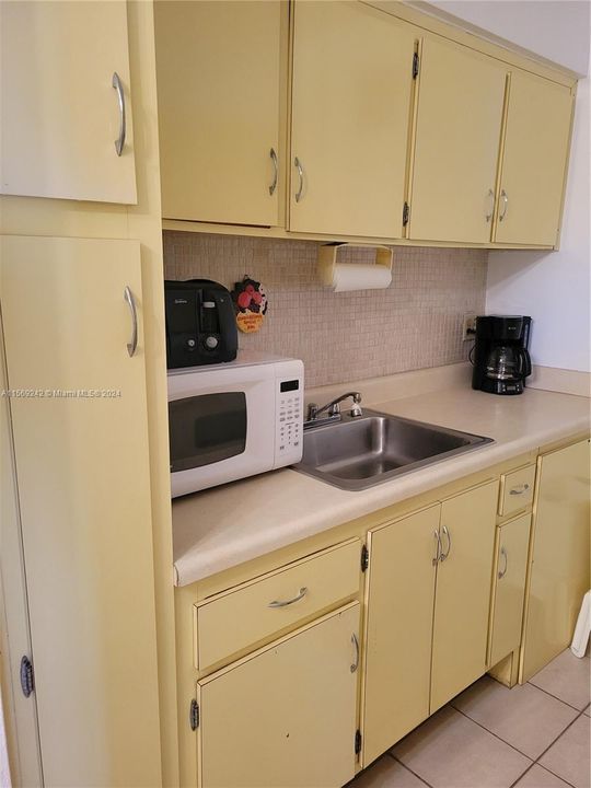 For Sale: $93,000 (1 beds, 1 baths, 625 Square Feet)