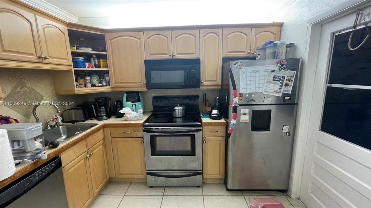 For Sale: $199,000 (2 beds, 1 baths, 1000 Square Feet)