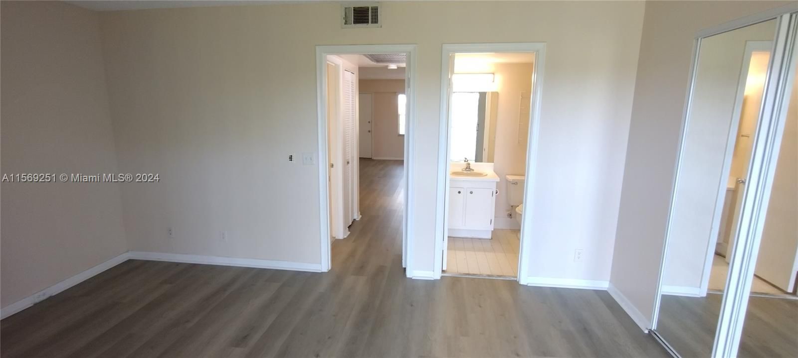 For Sale: $165,000 (1 beds, 1 baths, 811 Square Feet)