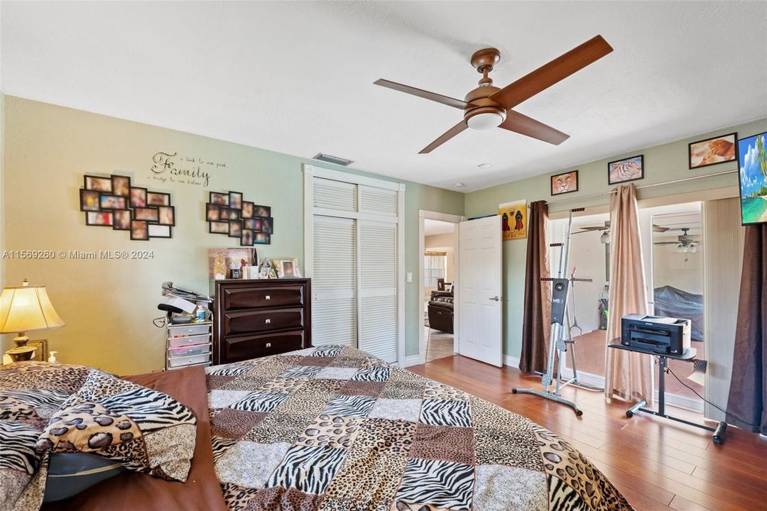 Bright masterbedroom