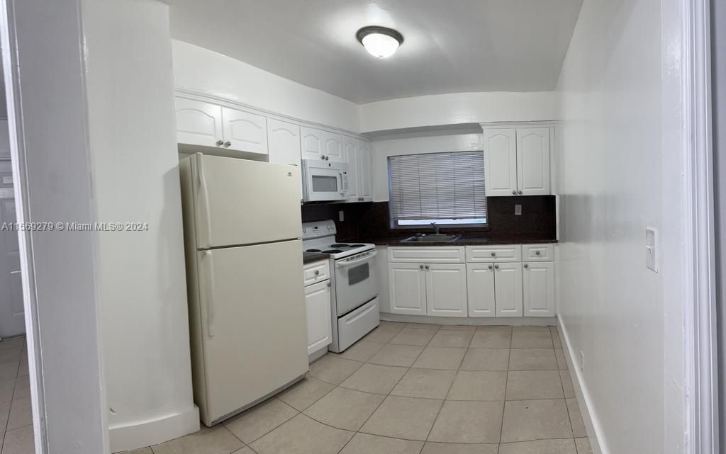For Sale: $450,000 (2 beds, 1 baths, 900 Square Feet)