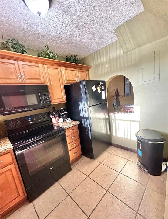 For Sale: $225,000 (2 beds, 2 baths, 850 Square Feet)