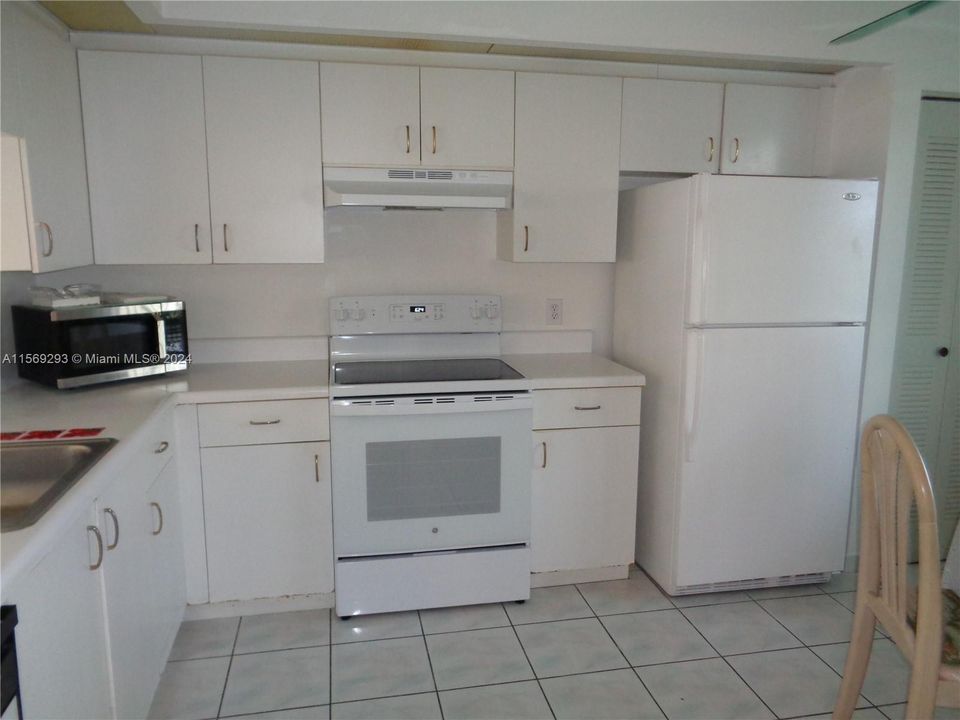 For Sale: $275,000 (2 beds, 2 baths, 1207 Square Feet)