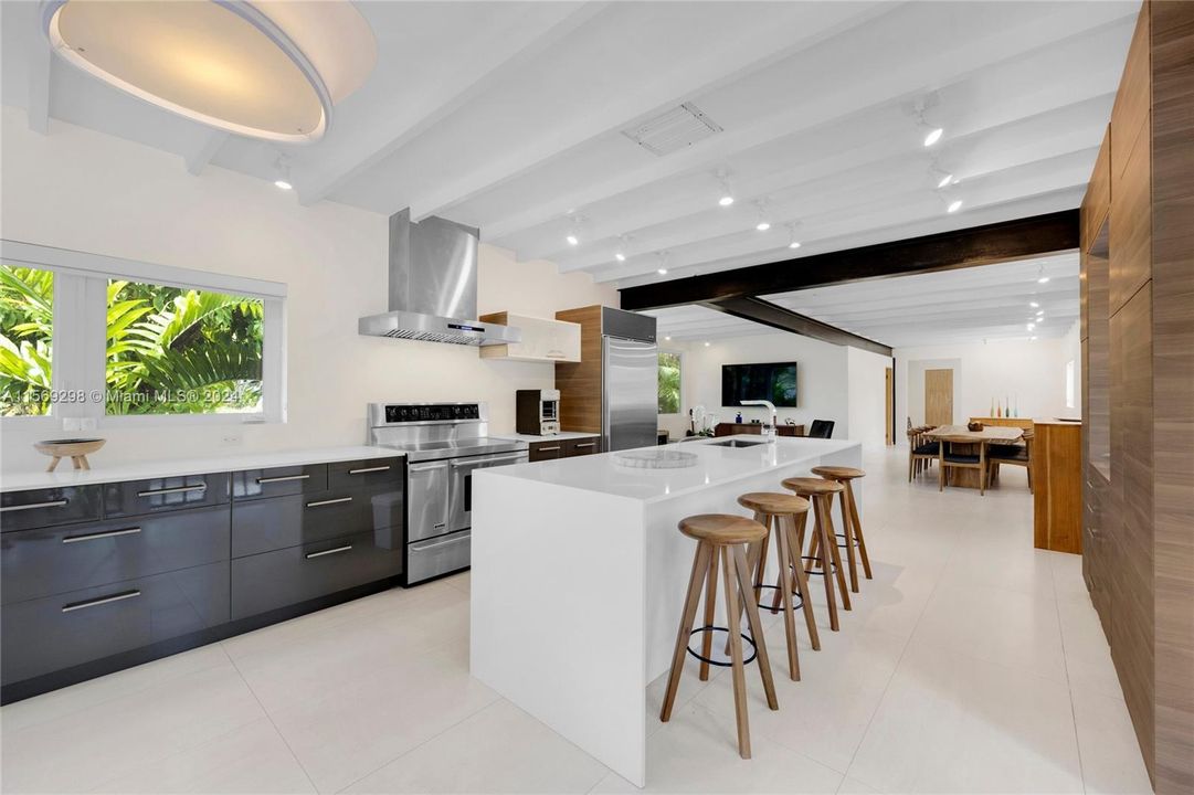 Active With Contract: $1,600,000 (3 beds, 2 baths, 2250 Square Feet)