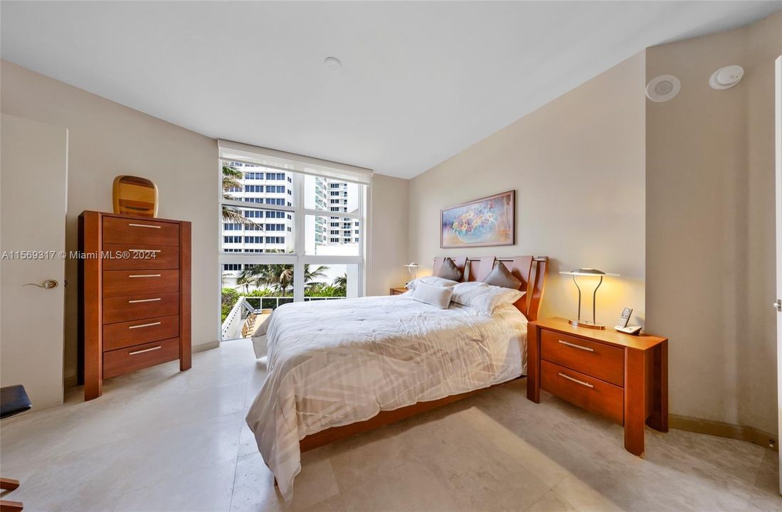 For Sale: $1,379,000 (2 beds, 2 baths, 1900 Square Feet)