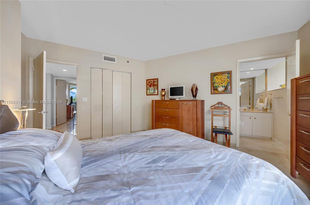 For Sale: $1,379,000 (2 beds, 2 baths, 1900 Square Feet)