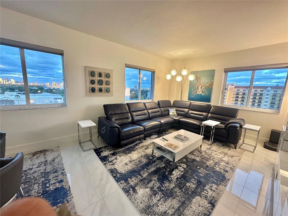 Active With Contract: $1,300,000 (3 beds, 2 baths, 1654 Square Feet)