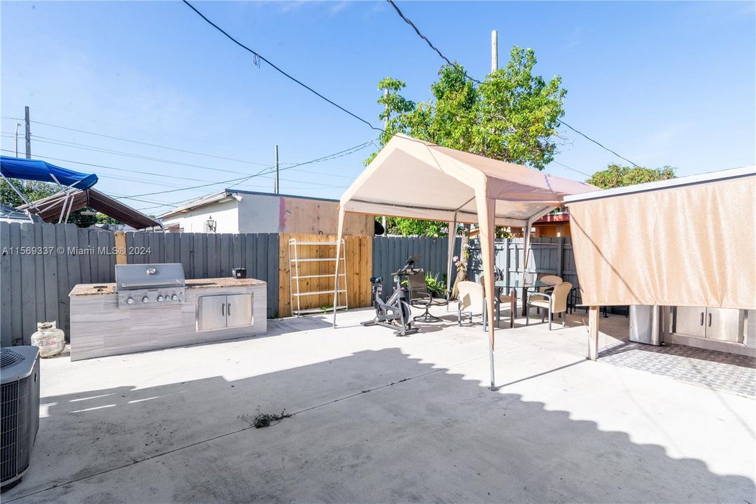 For Sale: $550,000 (3 beds, 1 baths, 1076 Square Feet)