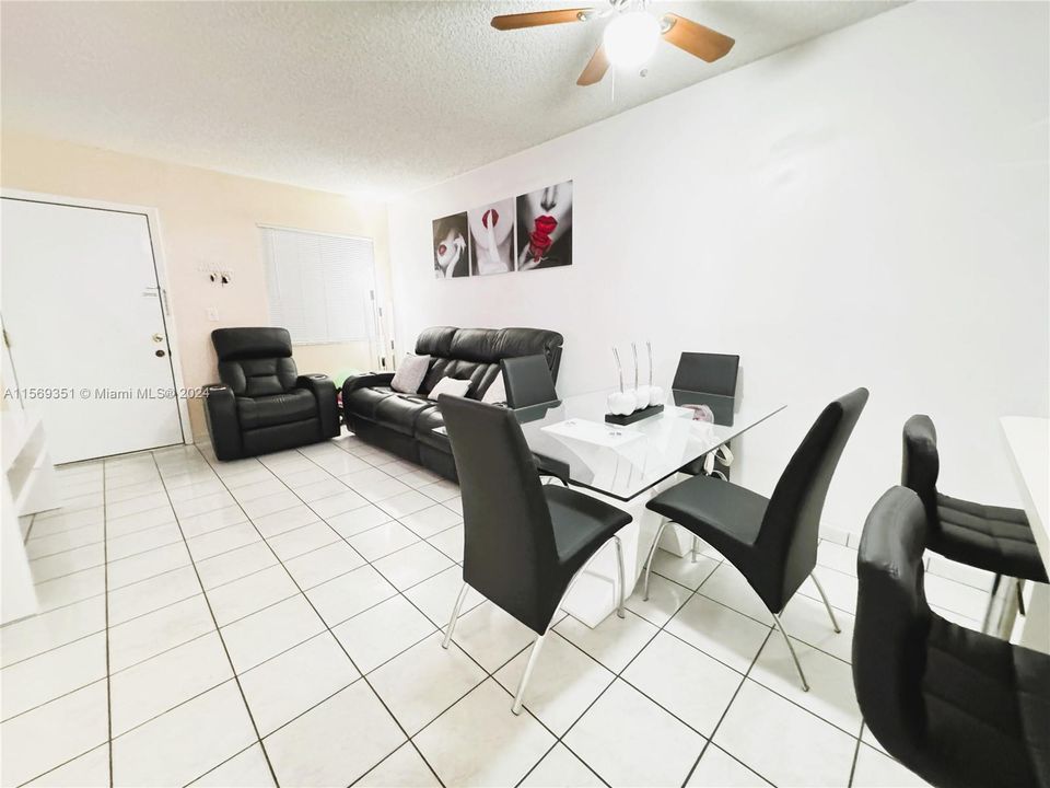 For Sale: $264,900 (2 beds, 2 baths, 812 Square Feet)