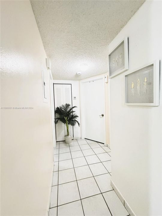 For Sale: $264,900 (2 beds, 2 baths, 812 Square Feet)